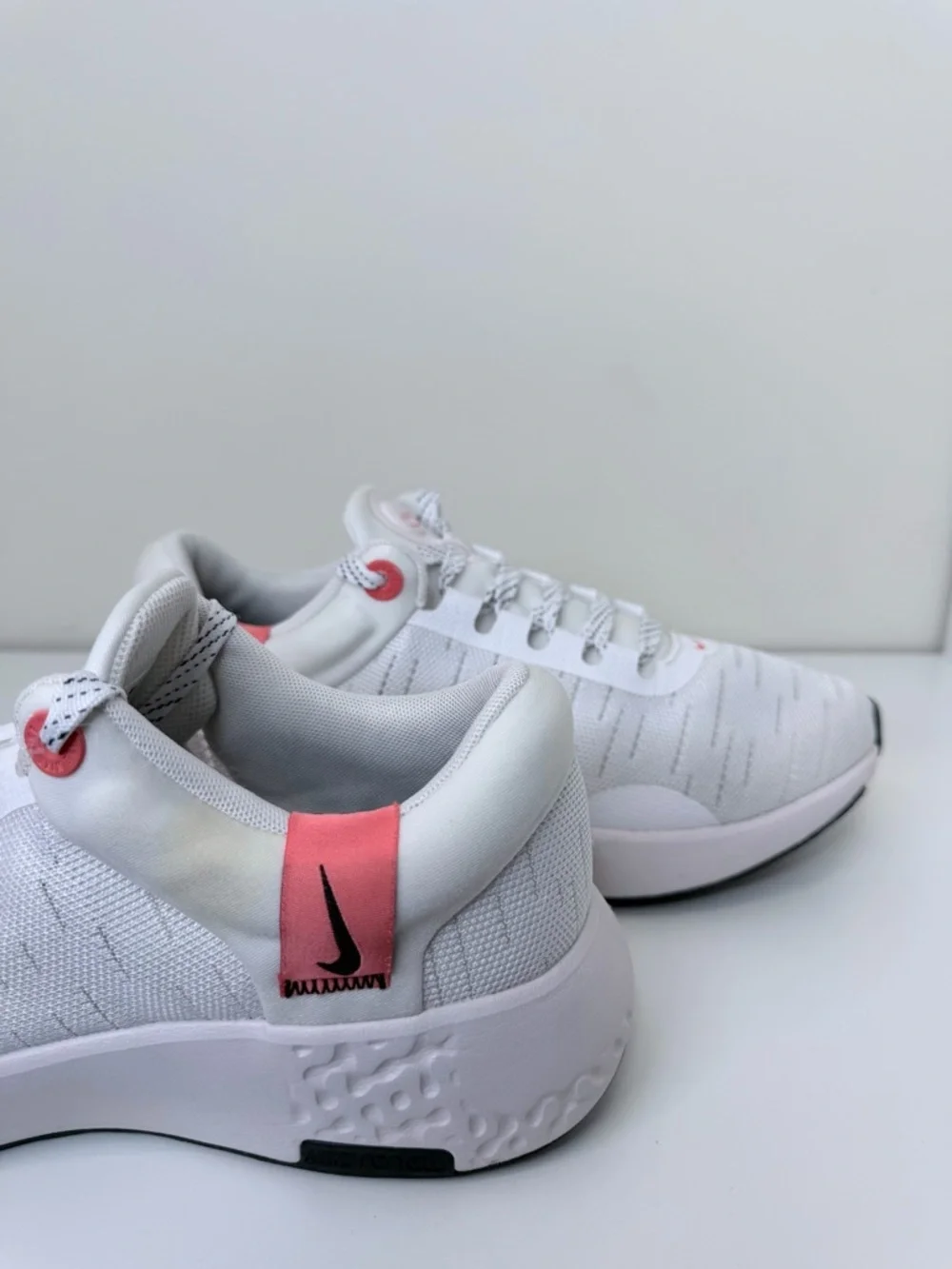 Nike Wmns Renew Serenity Run 'White Magic Ember' gym running streetwear